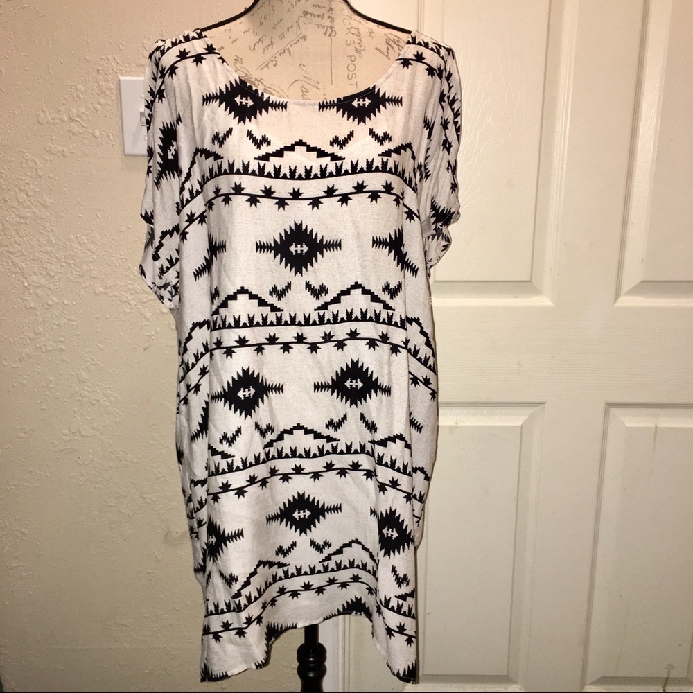BB Dakota Cold Shoulder Melody Symbol Print Tribal - Picture 3 of 6